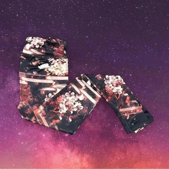 FREE ✅Floral Print Leggings - Picture 1 of 11